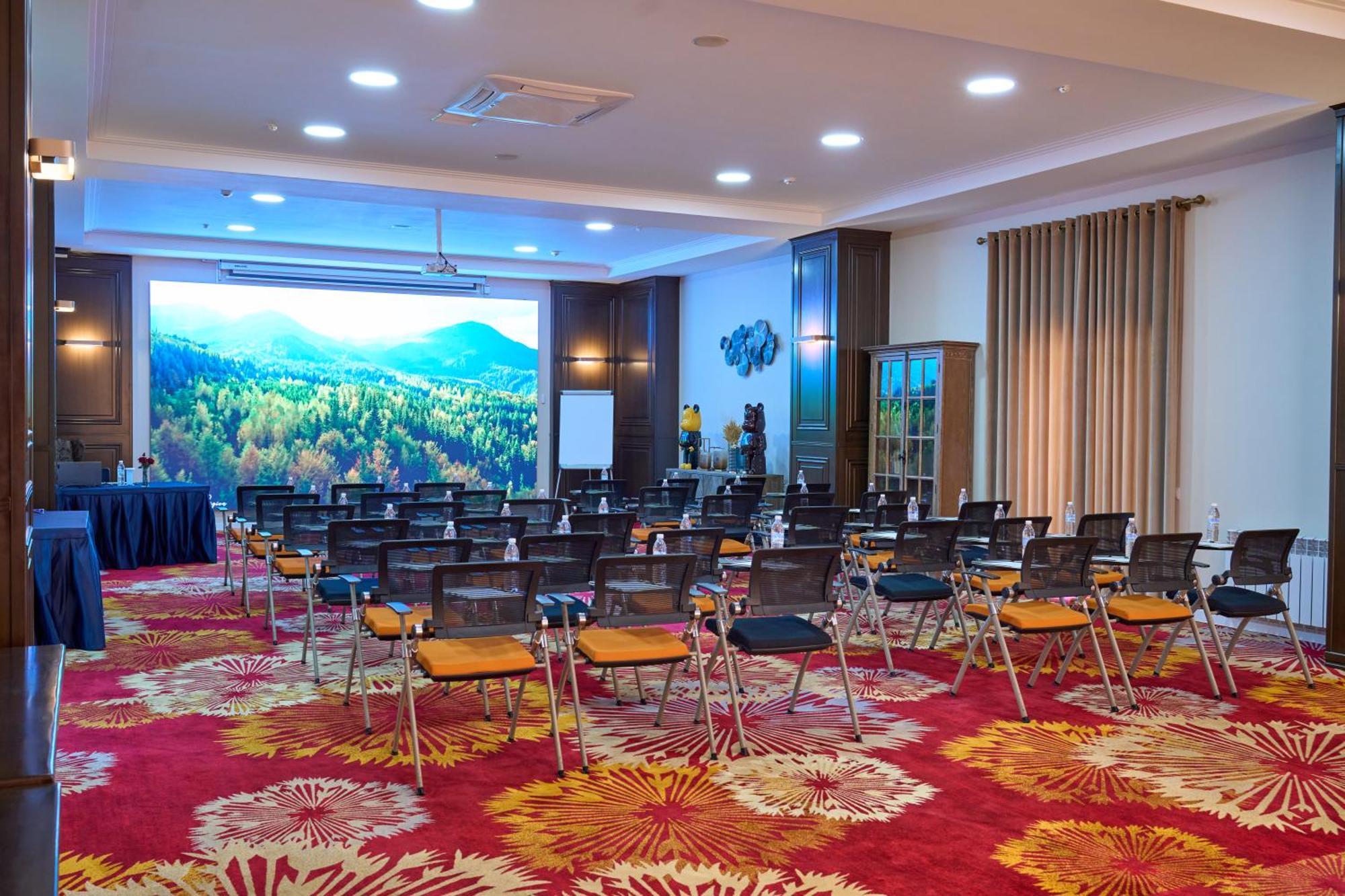 Garden Hotel & Spa Бишкек Экстерьер фото