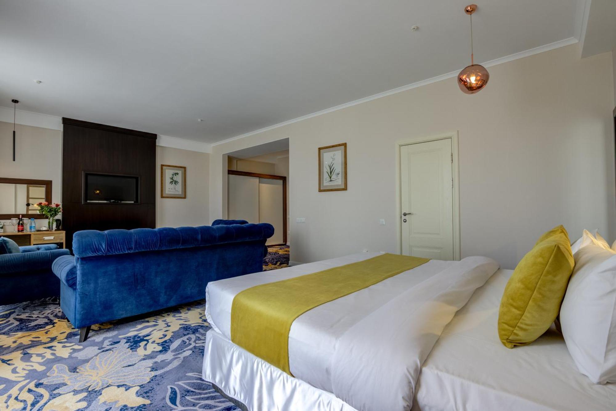 Garden Hotel & Spa Бишкек Экстерьер фото
