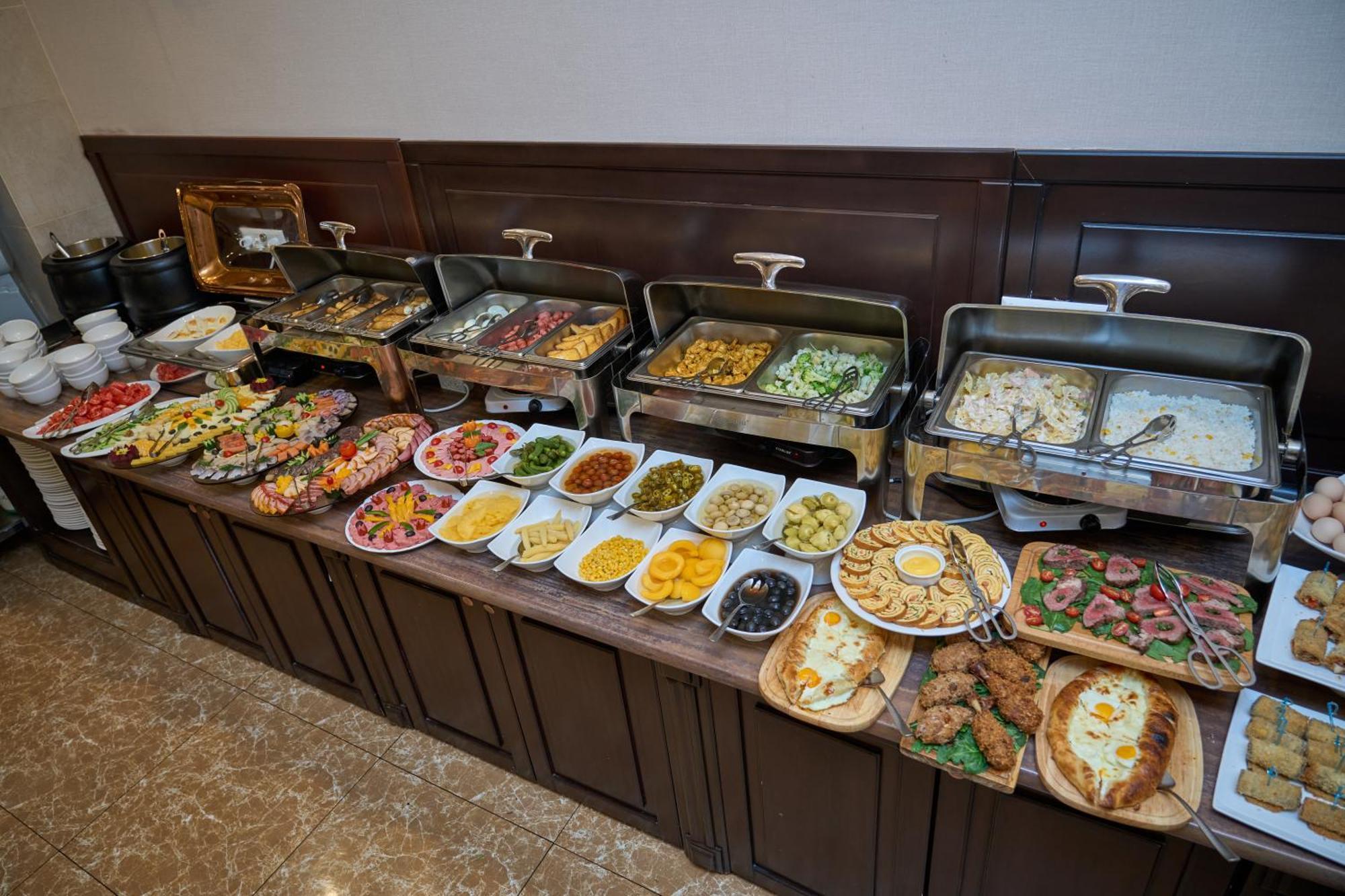 Garden Hotel & Spa Бишкек Экстерьер фото